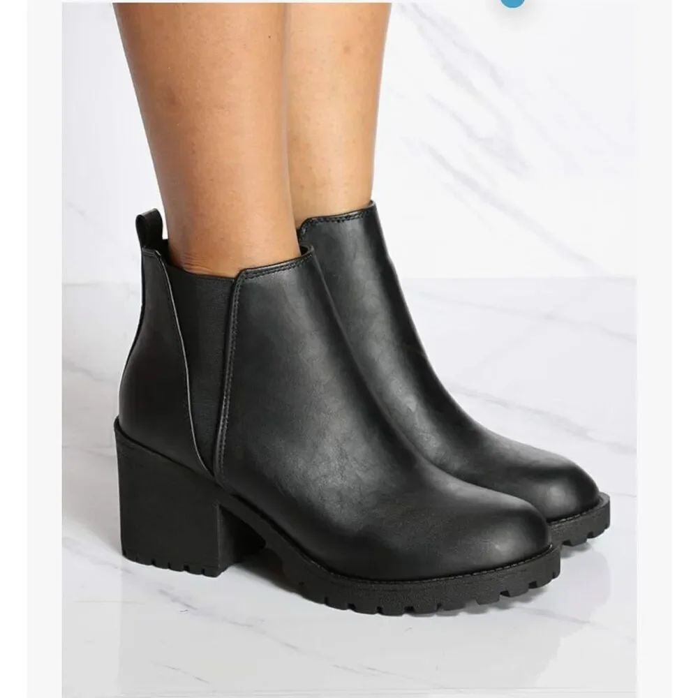 Soda Womens Lug Sole Chunky Heel Bootie,Black size 8.5